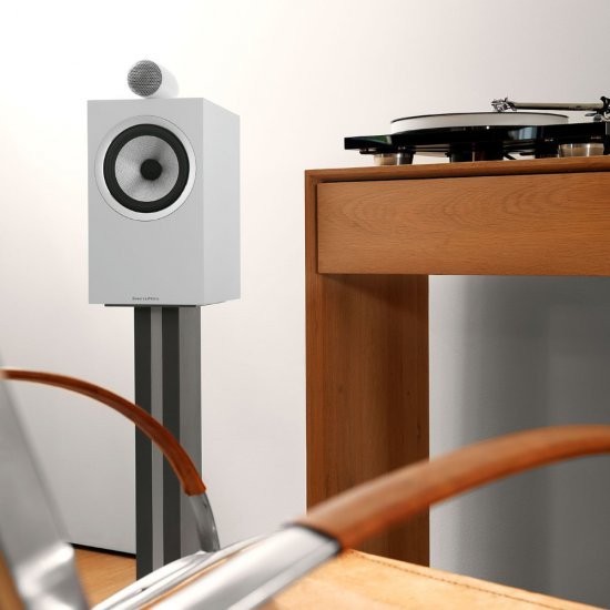 Bowers & Wilkins 705 S6 lentyninės garso kolonėlės Bowers & Wilkins 705 S6 lentyninės garso kolonėlės
