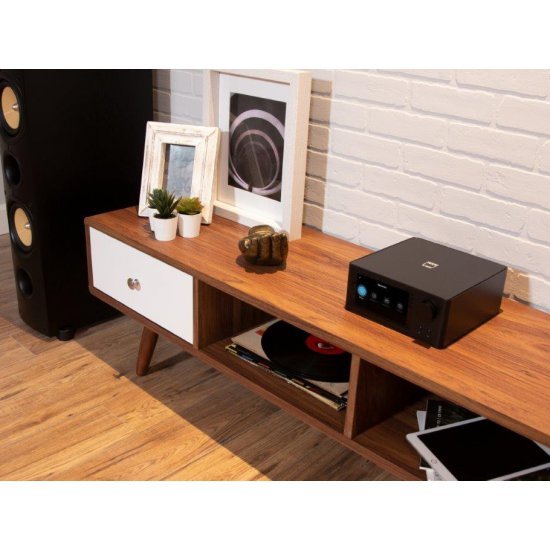 NAD C 700 stereo stiprintuvas su tinklo grotuvu